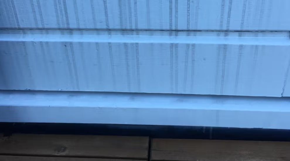 Herstel verkleurde kunststofkozijnen met Chemona Perma Coat en Colour Coat - Chemona