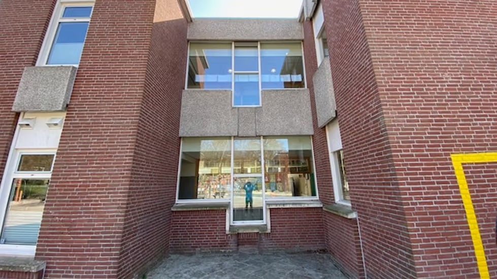 Reiniging en bescherming van grindplaten – Kentalis Prof. Huizingschool - Chemona