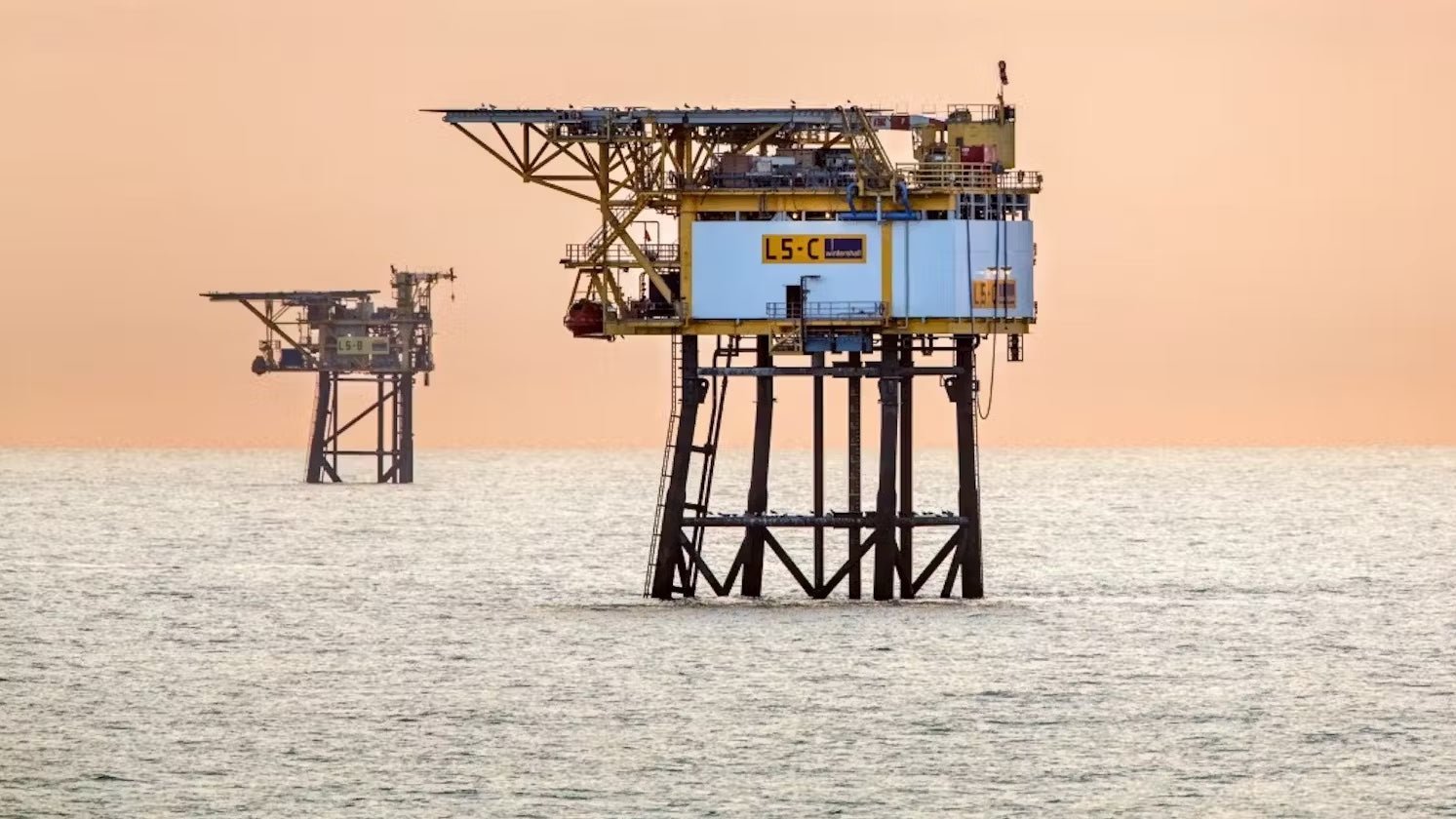 Kleurafwerking en antislipbehandeling helikopterdekken – Boorplatformen op zee - Chemona