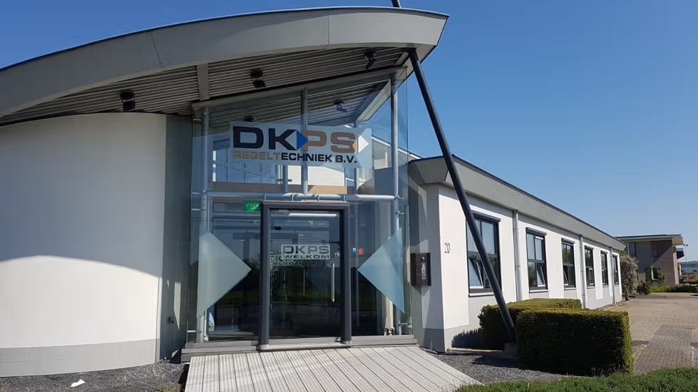 Kleurherstel van gevelkozijnen – DKPS, Alphen aan den Rijn - Chemona